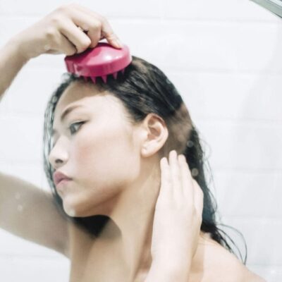 Scalp Shampoo Brush مصممة لتعزيز صحة فروة الرأس والشعر.